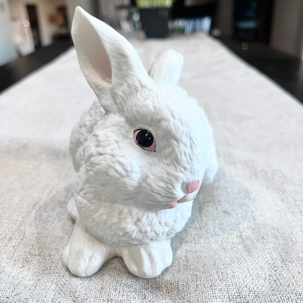 Flambro Vintage White Ceramic Bunny Rabbit Figurine Textured Taiwan ROC 5.5in - Picture 3 of 8